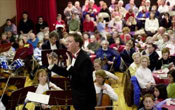 Lawrence Isaacson conducts to capacity crowd
