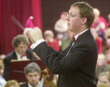 Lawrence Isaacson conducts