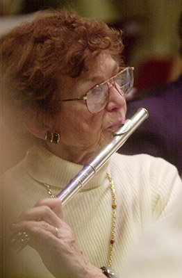 Muriel Porter, flute