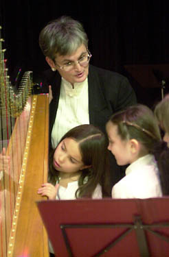 Ellen Fox demonstrates harp