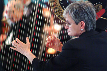 Ellen Fox, Harp