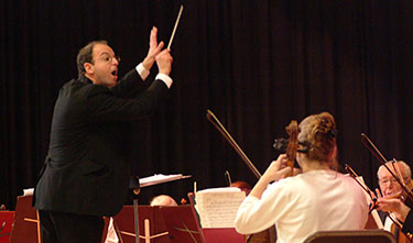 Peter Freisinger conducts the Parkway Concert Orchestra