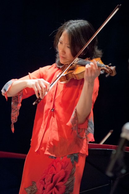 Lucia Lin, violin Soloist.